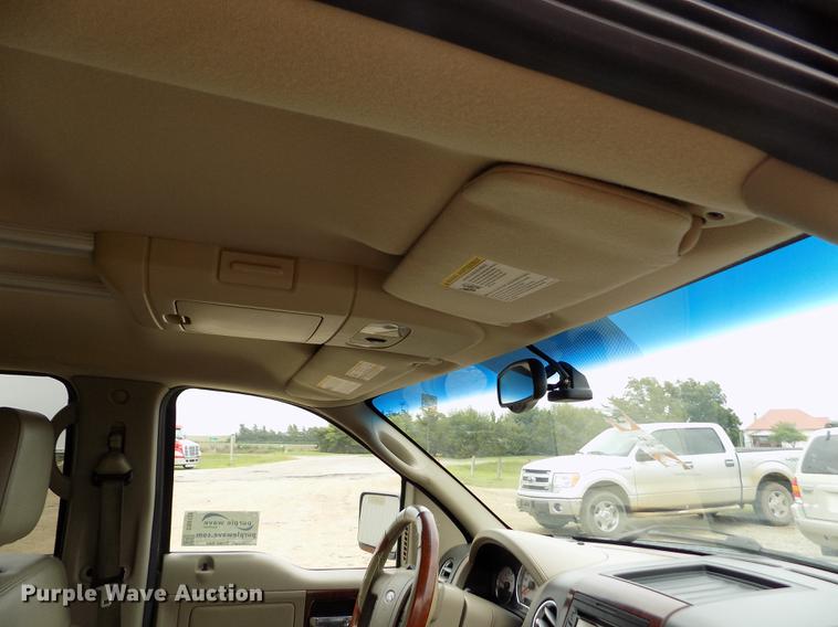 image for item DB9128 2005 Ford F150 Lariat SuperCrew pickup truck