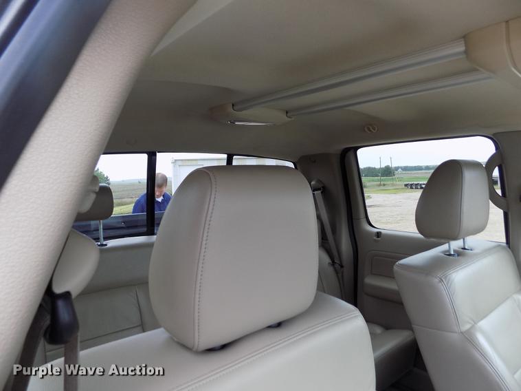 image for item DB9128 2005 Ford F150 Lariat SuperCrew pickup truck