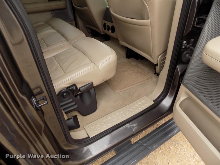 image for item DB9128 2005 Ford F150 Lariat SuperCrew pickup truck