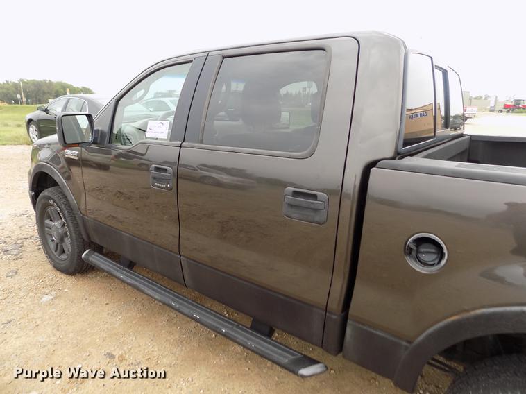 image for item DB9128 2005 Ford F150 Lariat SuperCrew pickup truck