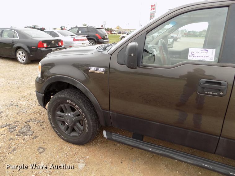 image for item DB9128 2005 Ford F150 Lariat SuperCrew pickup truck