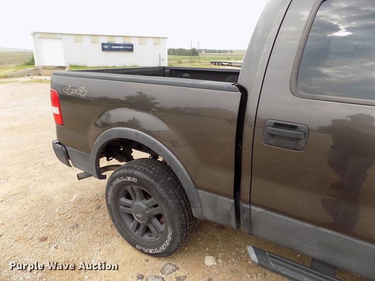 image for item DB9128 2005 Ford F150 Lariat SuperCrew pickup truck