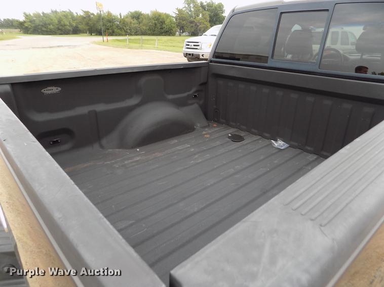 image for item DB9128 2005 Ford F150 Lariat SuperCrew pickup truck