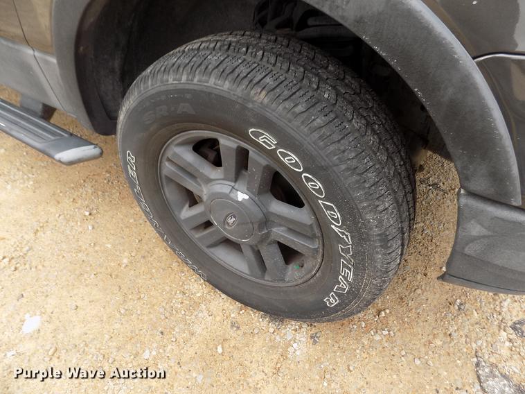 image for item DB9128 2005 Ford F150 Lariat SuperCrew pickup truck