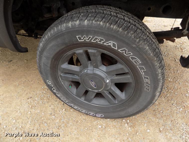 image for item DB9128 2005 Ford F150 Lariat SuperCrew pickup truck