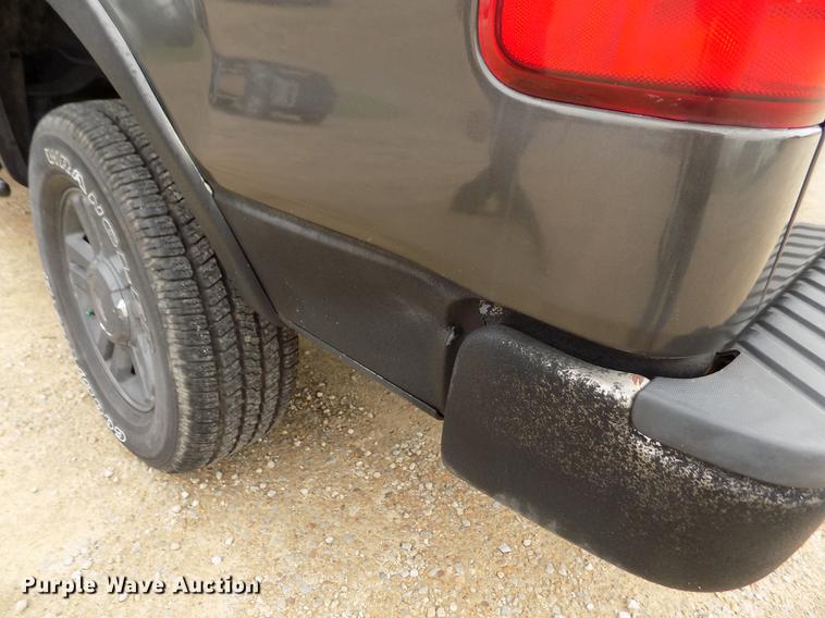 image for item DB9128 2005 Ford F150 Lariat SuperCrew pickup truck