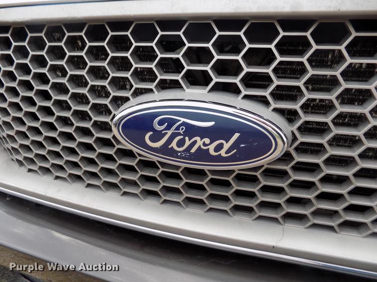 image for item DB9128 2005 Ford F150 Lariat SuperCrew pickup truck