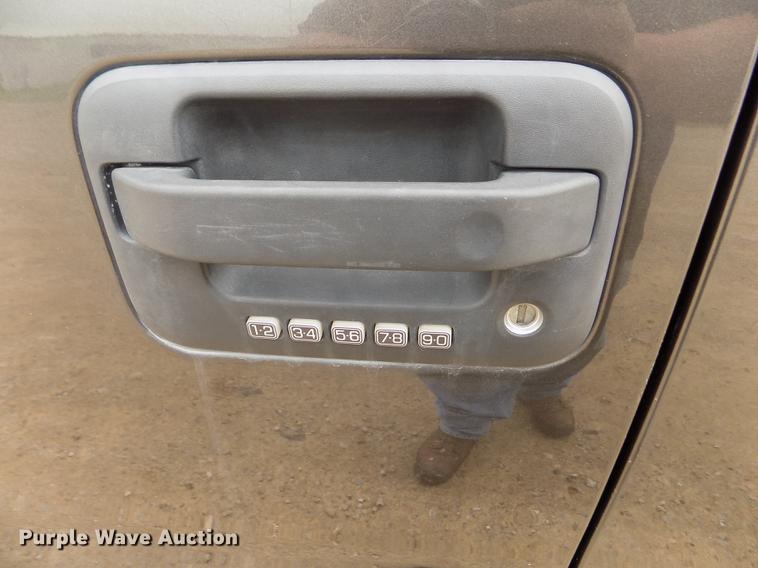 image for item DB9128 2005 Ford F150 Lariat SuperCrew pickup truck