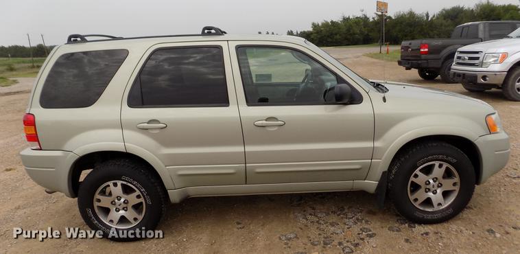 image for item DB9129 2004 Ford Escape SUV