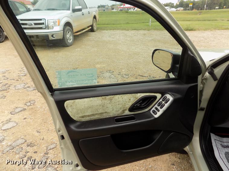 image for item DB9129 2004 Ford Escape SUV