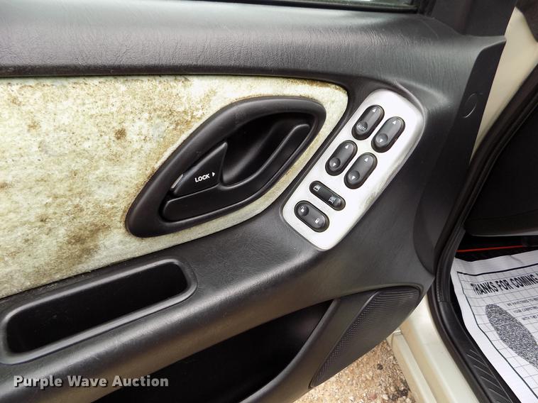 image for item DB9129 2004 Ford Escape SUV