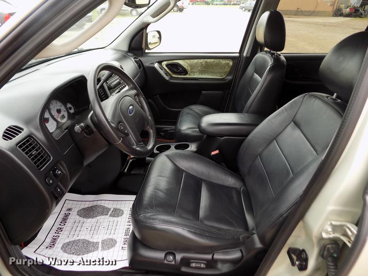 image for item DB9129 2004 Ford Escape SUV