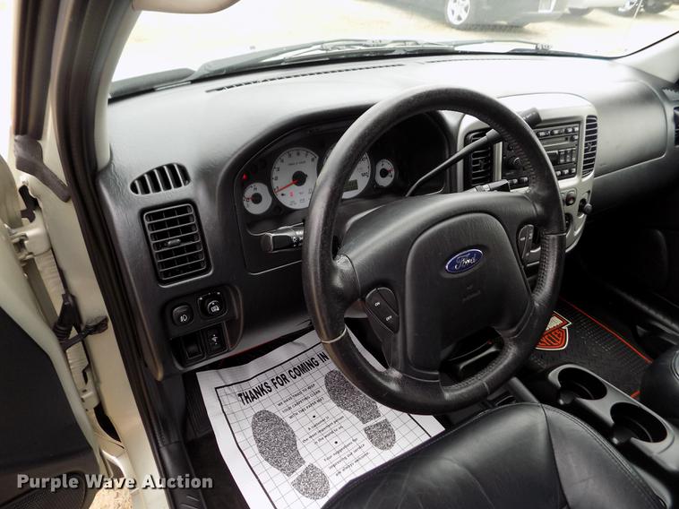 image for item DB9129 2004 Ford Escape SUV