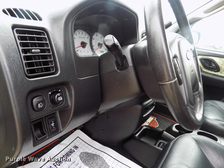 image for item DB9129 2004 Ford Escape SUV