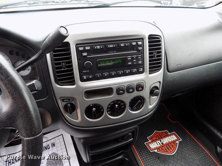 image for item DB9129 2004 Ford Escape SUV