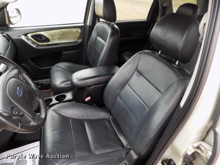 image for item DB9129 2004 Ford Escape SUV