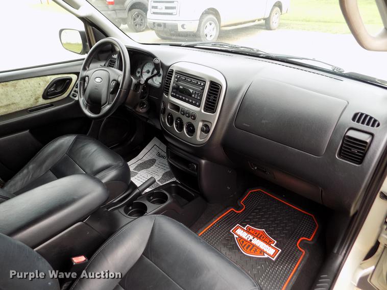 image for item DB9129 2004 Ford Escape SUV
