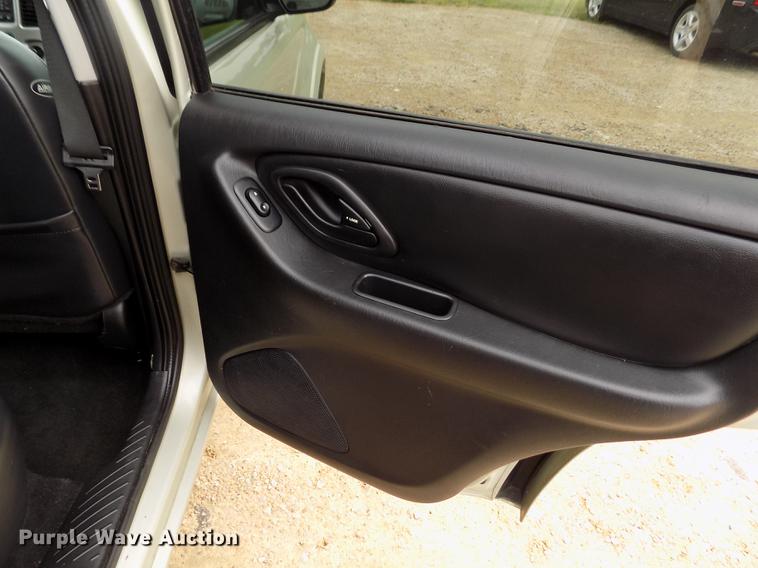 image for item DB9129 2004 Ford Escape SUV