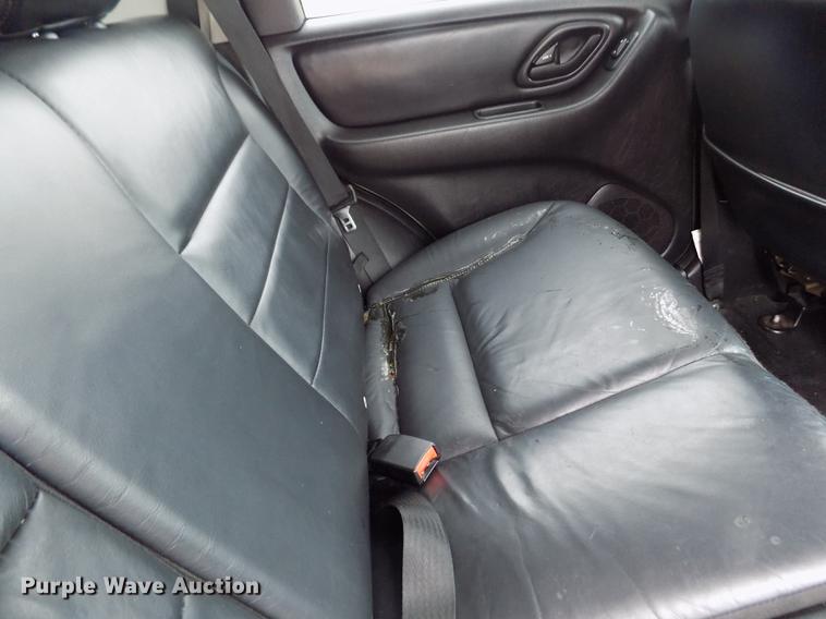 image for item DB9129 2004 Ford Escape SUV