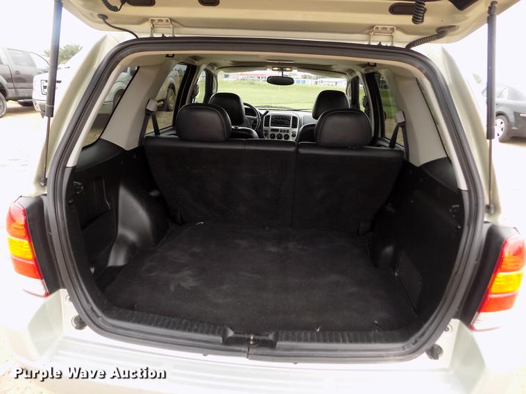 image for item DB9129 2004 Ford Escape SUV