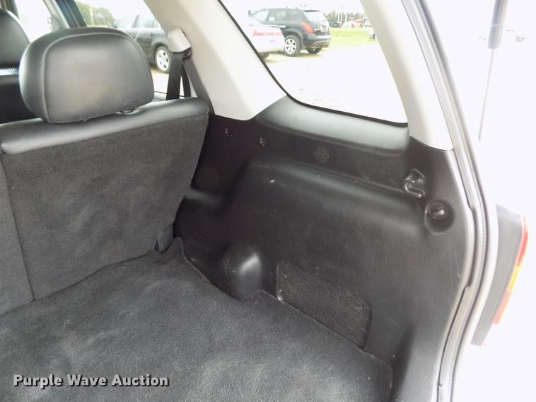 image for item DB9129 2004 Ford Escape SUV