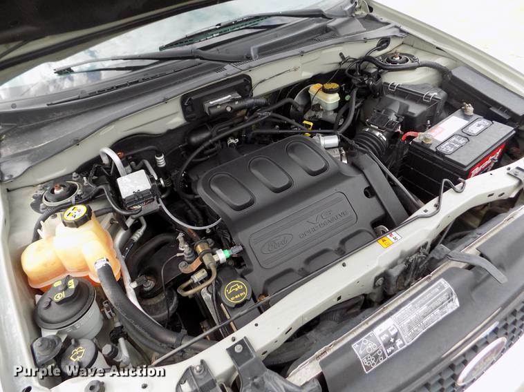 image for item DB9129 2004 Ford Escape SUV