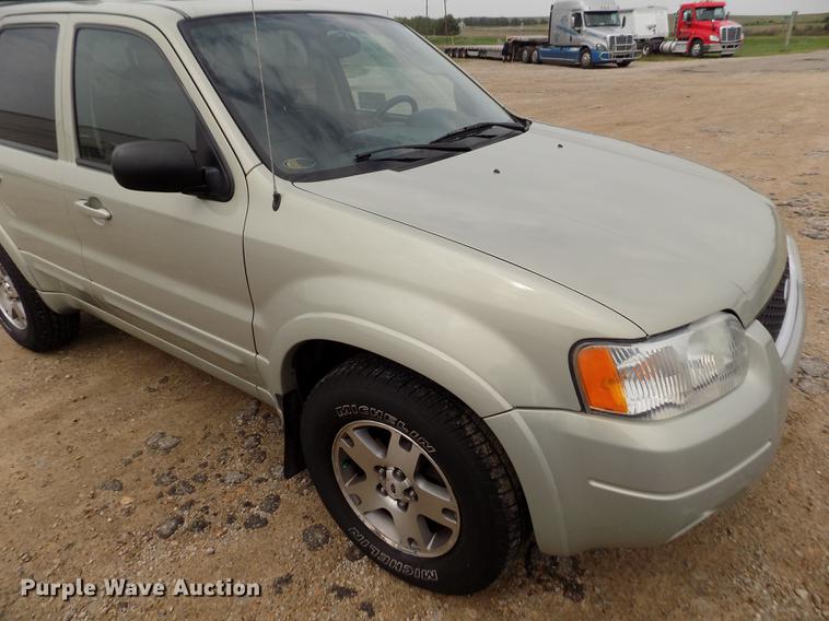 image for item DB9129 2004 Ford Escape SUV