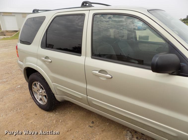 image for item DB9129 2004 Ford Escape SUV