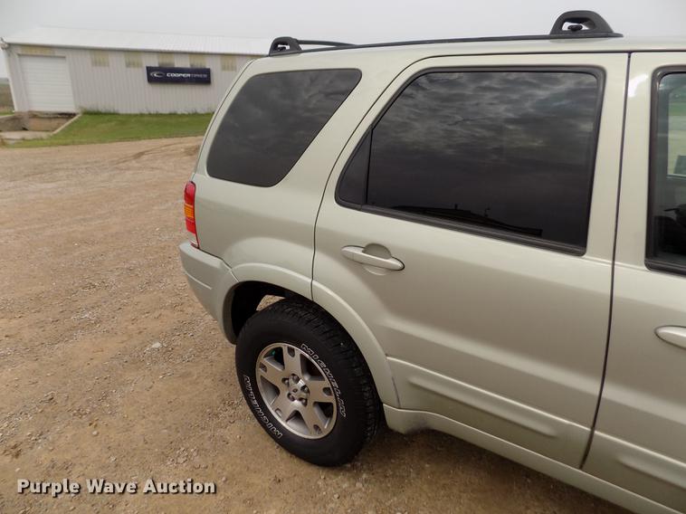 image for item DB9129 2004 Ford Escape SUV