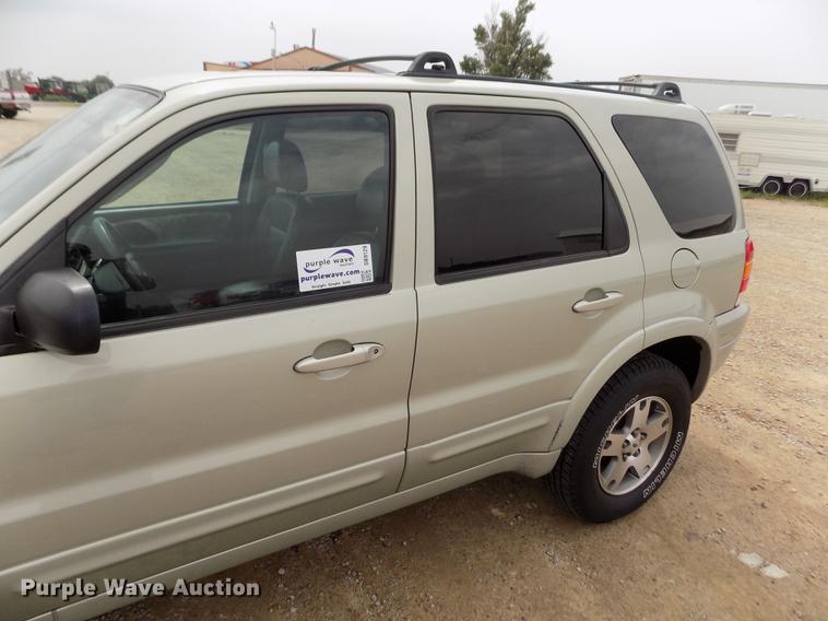 image for item DB9129 2004 Ford Escape SUV