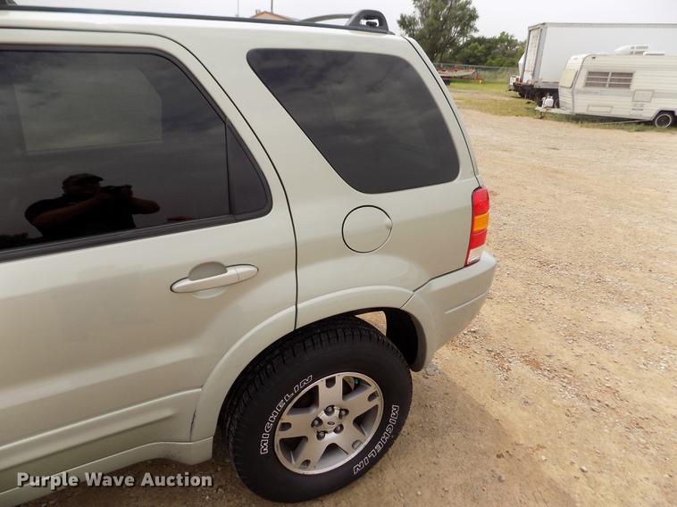 image for item DB9129 2004 Ford Escape SUV