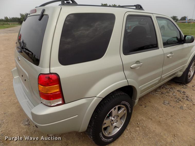 image for item DB9129 2004 Ford Escape SUV