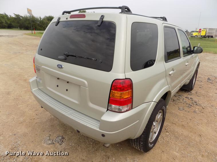 image for item DB9129 2004 Ford Escape SUV