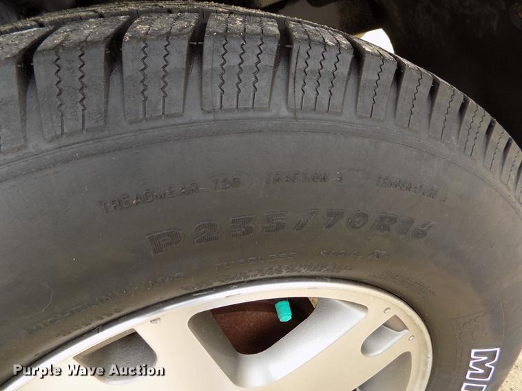 image for item DB9129 2004 Ford Escape SUV