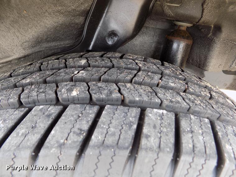 image for item DB9129 2004 Ford Escape SUV