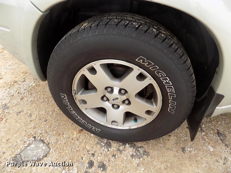 image for item DB9129 2004 Ford Escape SUV