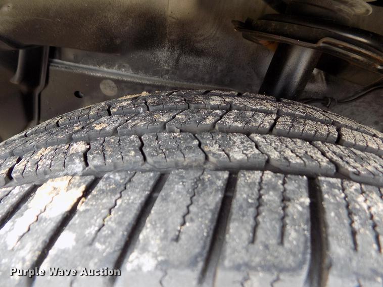 image for item DB9129 2004 Ford Escape SUV