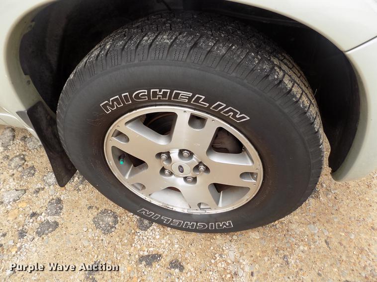 image for item DB9129 2004 Ford Escape SUV