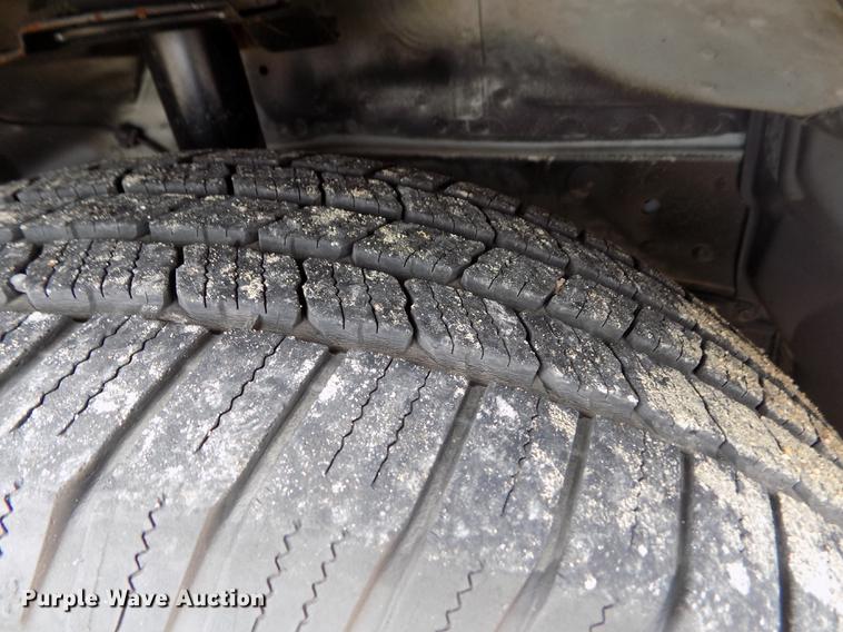 image for item DB9129 2004 Ford Escape SUV