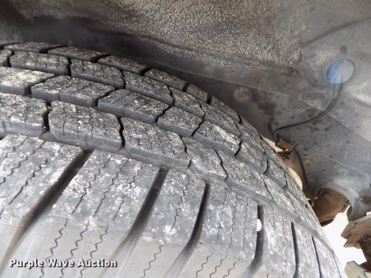 image for item DB9129 2004 Ford Escape SUV