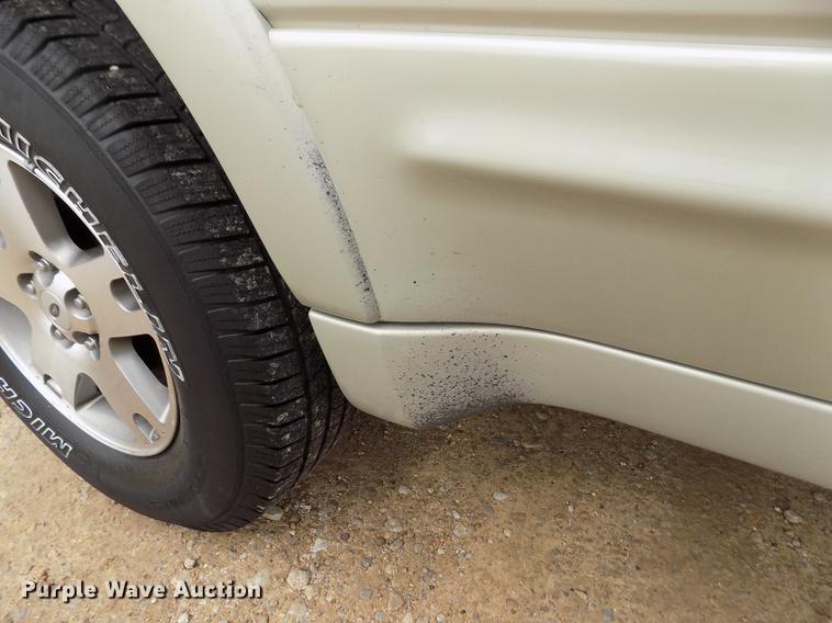 image for item DB9129 2004 Ford Escape SUV