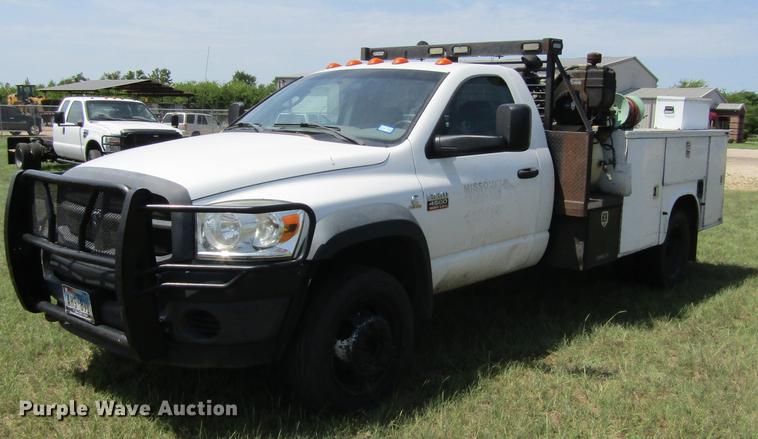 image for item DC0035 2008 Dodge Ram 4500 HD truck cab and chassis