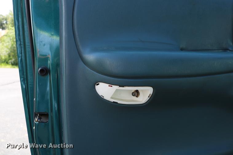 image for item DC7560 1997 Ford F150 SuperCab pickup truck