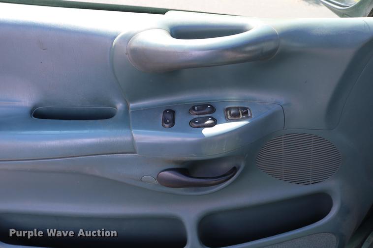 image for item DC7560 1997 Ford F150 SuperCab pickup truck