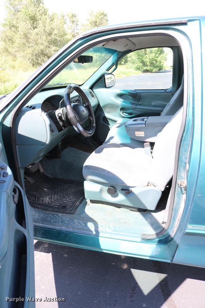 image for item DC7560 1997 Ford F150 SuperCab pickup truck