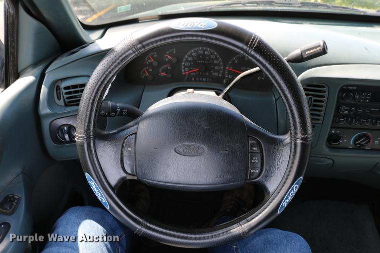 image for item DC7560 1997 Ford F150 SuperCab pickup truck