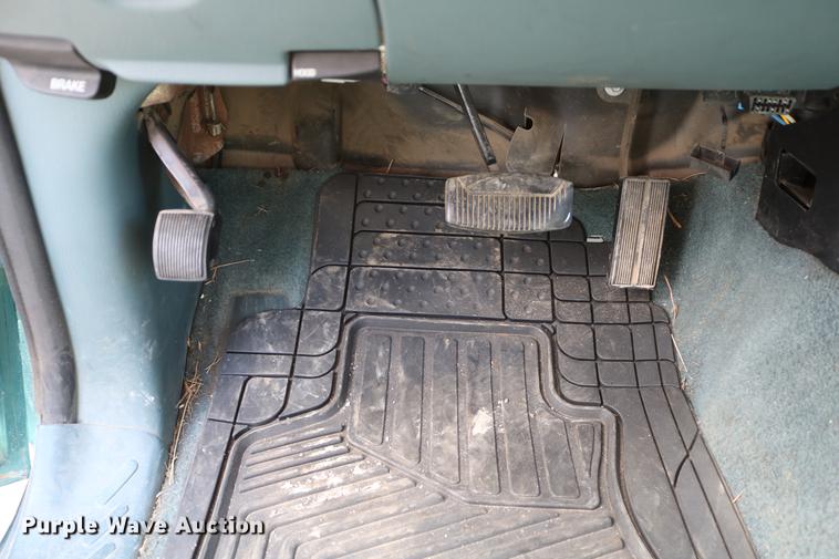 image for item DC7560 1997 Ford F150 SuperCab pickup truck