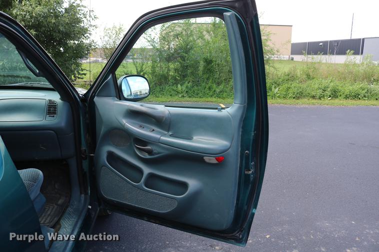 image for item DC7560 1997 Ford F150 SuperCab pickup truck
