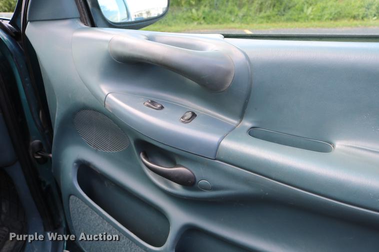 image for item DC7560 1997 Ford F150 SuperCab pickup truck