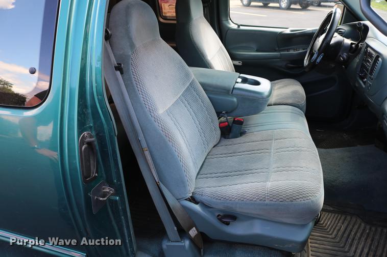 image for item DC7560 1997 Ford F150 SuperCab pickup truck